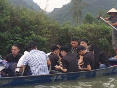 le hoi chua huong van con thit thu tuoi song treo moc bay ban hinh anh 7