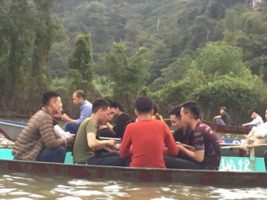 le hoi chua huong van con thit thu tuoi song treo moc bay ban hinh anh 8