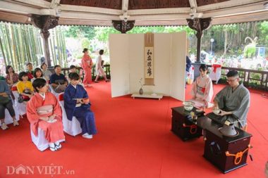 anh: nguoi ha noi xung xinh kimono do xo den du le hoi hoa anh dao hinh anh 11
