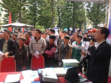 son la: hao huc o "ngay hoi viec lam" tren cao nguyen moc chau hinh anh 3