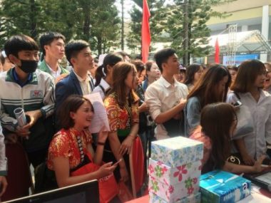 son la: hao huc o "ngay hoi viec lam" tren cao nguyen moc chau hinh anh 5