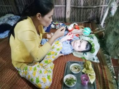 Vá»£ chá»ng giÃ  khá»n Äá»n vÃ¬ con gÃ¡i bá» tháº§n kinh, con trai bá» báº¡i nÃ£o - 8