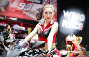 ngat ngay dan chan dai nong bong ben xe moi tai motor show 2019 hinh anh 14