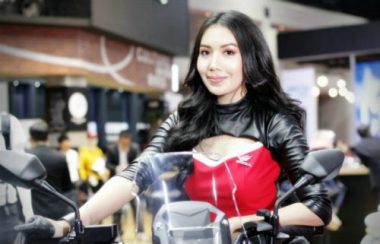 ngat ngay dan chan dai nong bong ben xe moi tai motor show 2019 hinh anh 18