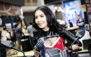 ngat ngay dan chan dai nong bong ben xe moi tai motor show 2019 hinh anh 19