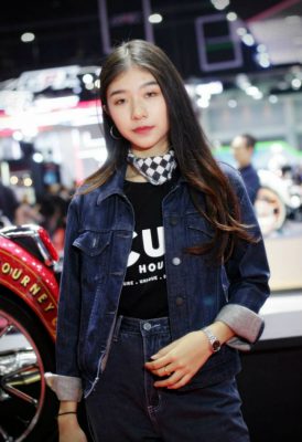 ngat ngay dan chan dai nong bong ben xe moi tai motor show 2019 hinh anh 4