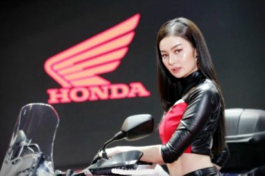 ngat ngay dan chan dai nong bong ben xe moi tai motor show 2019 hinh anh 6