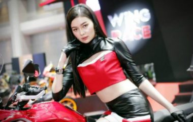 ngat ngay dan chan dai nong bong ben xe moi tai motor show 2019 hinh anh 9