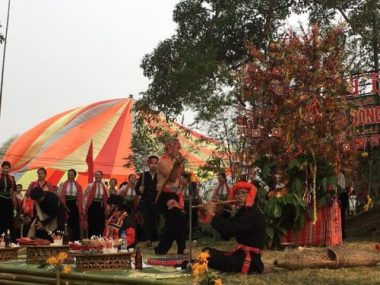 moc chau (son la): dan nuom nuop di xem le hoi het cha hinh anh 6