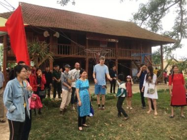 moc chau (son la): dan nuom nuop di xem le hoi het cha hinh anh 7