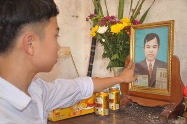 NÆ°á»c máº¯t cay Äáº¯ng cá»§a cáº­u bÃ© máº¥t cáº£ cha láº«n máº¹ - 3