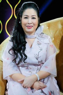 Hồng Vân kêu gọi 600 triệu cho Anh Vũ và tình nghệ sĩ ở showbiz xô bồ