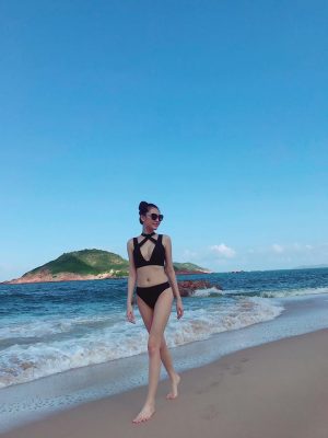 "my nu vung tau di xe 70 ty" mac bikini khoe duong cong dep nhu ve hinh anh 12