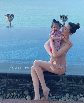 "my nu vung tau di xe 70 ty" mac bikini khoe duong cong dep nhu ve hinh anh 4