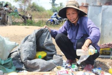 Bá» ung thÆ°, ngÆ°á»i ÄÃ n Ã´ng phÃ³ máº·c bá»nh táº­t giÃ y vÃ² á» nhÃ  chá» cháº¿t - 8