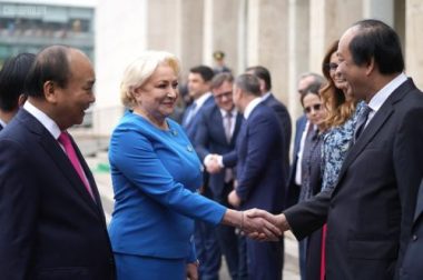 le don trong the thu tuong tham romania hinh anh 4