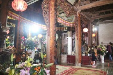 CÃ¡m cáº£nh ngÃ´i chÃ¹a 300 tuá»i dá»t nÃ¡t, tÆ°á»£ng ná»©t vá»¡ á» HÃ  Ná»i - 11