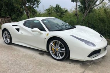 Dai gia Binh Phuoc tau sieu xe Ferrari 488 Spider tien ty-Hinh-7