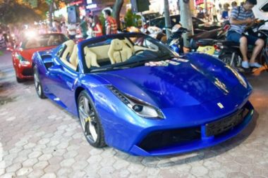 Dai gia Binh Phuoc tau sieu xe Ferrari 488 Spider tien ty