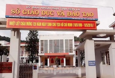 'ngat' voi so tien can bo nhan de nang diem cho moi thi sinh o son la hinh anh 2