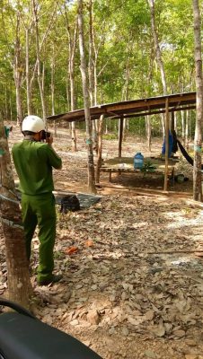 Công an huyện Đồng Phú từng nhiều lần vào khám nghiệm hiện trường, lập biên bản. Ảnh: C.H