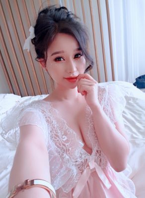 song tram cam suot 2 nam sau ly hon ho quang hieu, hot girl ivy gio ra sao? hinh anh 4