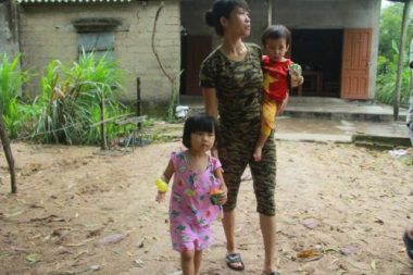 Tuá»i thÆ¡ khÃ´ng lÃ nh láº·n cá»§a 2 bÃ© miá»n quÃª nghÃ¨o HÃ  tÄ©nh, nguy cÆ¡ mÃ¹ vÄ©nh viá»n - 8