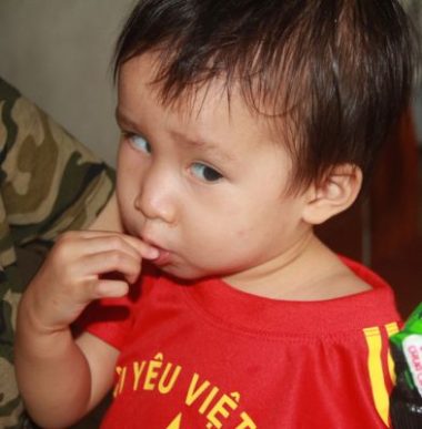 Tuá»i thÆ¡ khÃ´ng lÃ nh láº·n cá»§a 2 bÃ© miá»n quÃª nghÃ¨o HÃ  tÄ©nh, nguy cÆ¡ mÃ¹ vÄ©nh viá»n - 5