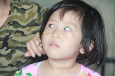 Tuá»i thÆ¡ khÃ´ng lÃ nh láº·n cá»§a 2 bÃ© miá»n quÃª nghÃ¨o HÃ  tÄ©nh, nguy cÆ¡ mÃ¹ vÄ©nh viá»n - 4