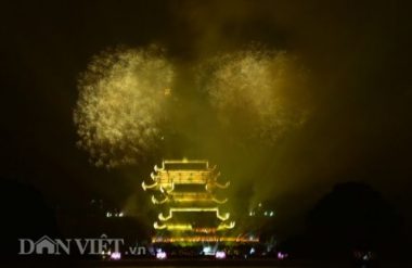 vesak 2019: huyen ao man phao hoa tai chua tam chuc hinh anh 5