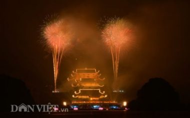 vesak 2019: huyen ao man phao hoa tai chua tam chuc hinh anh 8