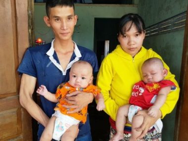 XÃ³t xa 2 bÃ© trai sinh ÄÃ´i hÆ¡n 5 thÃ¡ng tuá»i bá» Äá»§ thá»© bá»nh hÃ nh háº¡ - 5