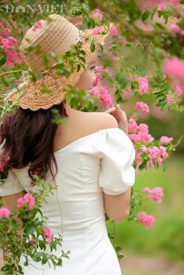 anh: thieu nu e ap ben sac hong hoa tuong vi hinh anh 4