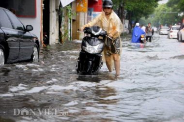 mua ngap sau, nguoi xe noi nhau "chon chan" nhieu gio giua pho hn hinh anh 7