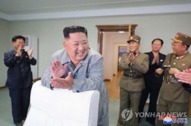 Ãng Kim Jong-un tÆ°Æ¡i cÆ°á»i khi thá» sÃ¡t phÃ³ng tÃªn lá»­a - 6