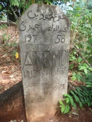 cap xa tinh khong lo dai ca met lam “ve si” o ngoi mieu binh phuoc hinh anh 2