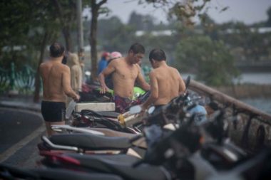 nguoi ha noi do xo ra ho tay tam giai nhiet, troi bong do mua to hinh anh 14