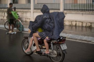 nguoi ha noi do xo ra ho tay tam giai nhiet, troi bong do mua to hinh anh 16