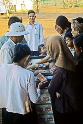 Anh hiem ve dien mao thi xa Phuoc Long nam 1963-Hinh-8