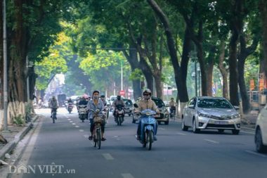 nguoi ha noi ru nhau day som tan huong mua thu ngay chom lanh hinh anh 1