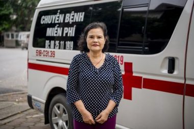 am anh chuyen xe may cho thi the bo chieu, "bo tat song" chay o to cuu thuong mien phi hinh anh 1