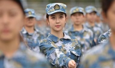 qua khu kho ngo cua nu quan nhan &quot;gay sot&quot; mang: tung la nguoi mau noi y hinh anh 15
