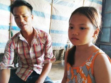 Mẹ mất, cha phiêu bạt mưu sinh, bé gái mang bệnh u bướu đang “lịm” dần ước mơ - 7