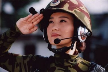 qua khu kho ngo cua nu quan nhan &quot;gay sot&quot; mang: tung la nguoi mau noi y hinh anh 19
