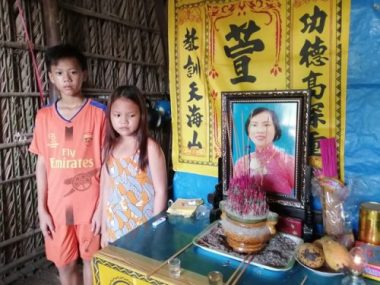 Mẹ mất, cha phiêu bạt mưu sinh, bé gái mang bệnh u bướu đang “lịm” dần ước mơ - 10