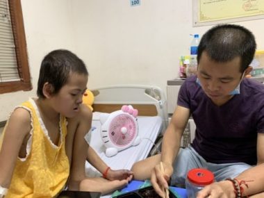 Nghiệt ngã gia đình ung thư máu chăm nhau trong đói nghèo - 5