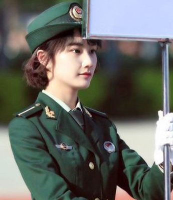 qua khu kho ngo cua nu quan nhan &quot;gay sot&quot; mang: tung la nguoi mau noi y hinh anh 11