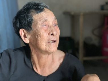Cụ bà đơn độc có 6 chiếc chum sứt sẹo như câu chuyện lạ...! - 5