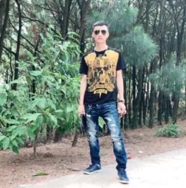 bat ong trum va vo hotgirl cam dau duong day ca do bong da "khung" hinh anh 2