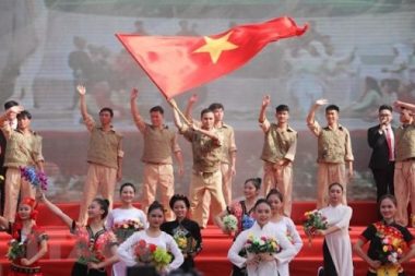 tai hien le chao co lich su trong ngay giai phong thu do hinh anh 2